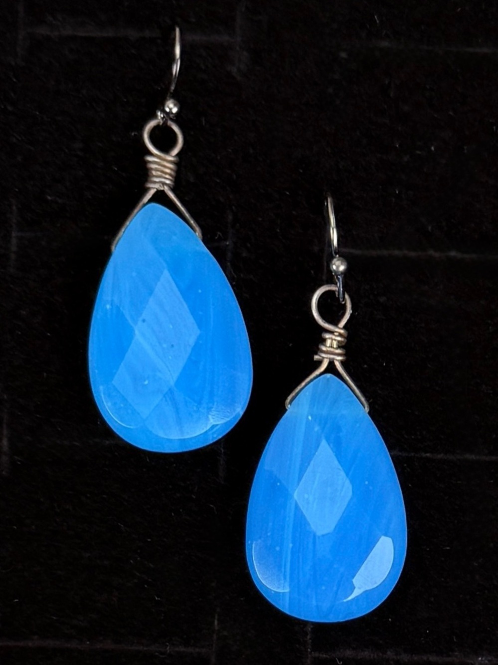 Beautiful vintage blue gunmetal pierced drop earrings